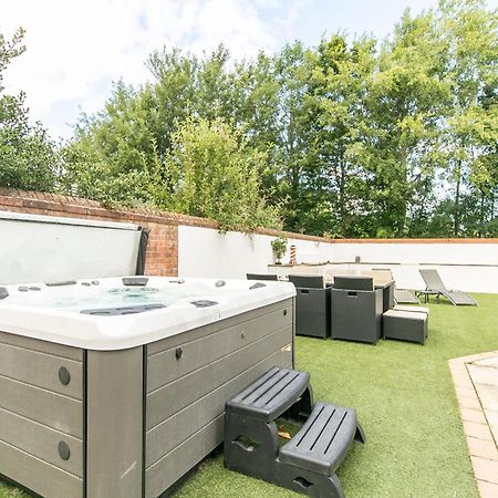 The Hot Tub Townhouse By Holiday Heim Lytham St Annes Kültér fotó