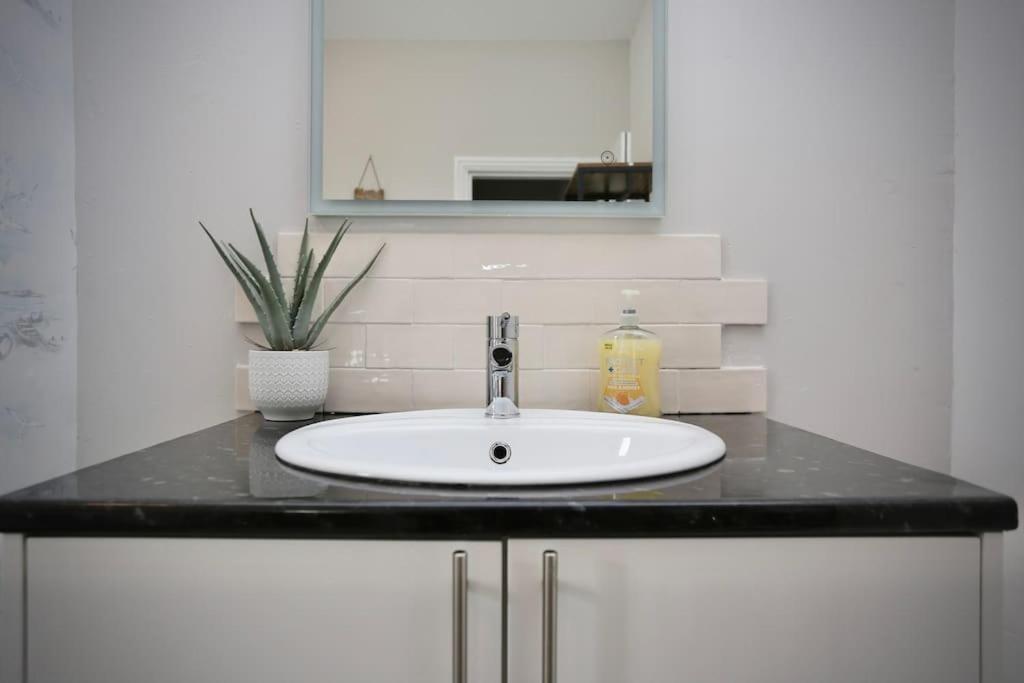 The Hot Tub Townhouse By Holiday Heim Lytham St Annes Kültér fotó