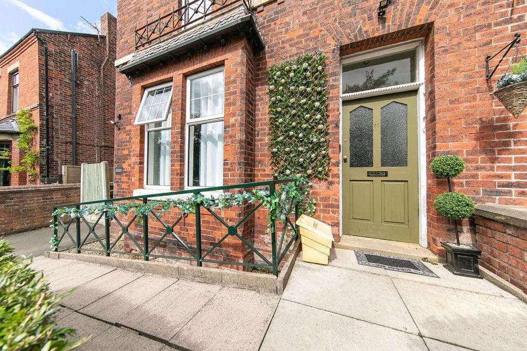 The Hot Tub Townhouse By Holiday Heim Lytham St Annes Kültér fotó
