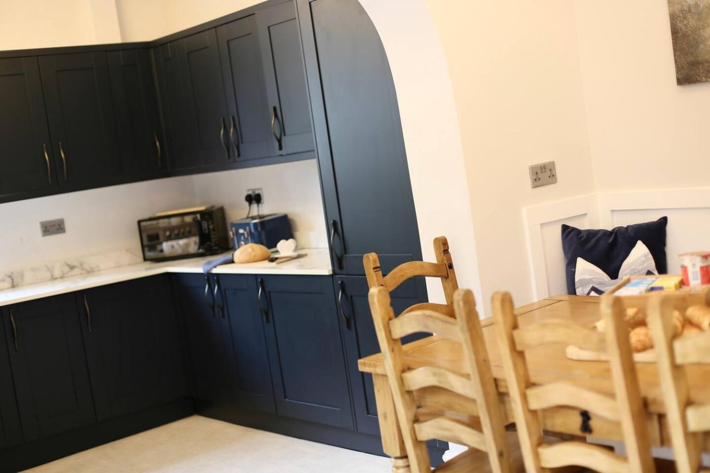 The Hot Tub Townhouse By Holiday Heim Lytham St Annes Kültér fotó