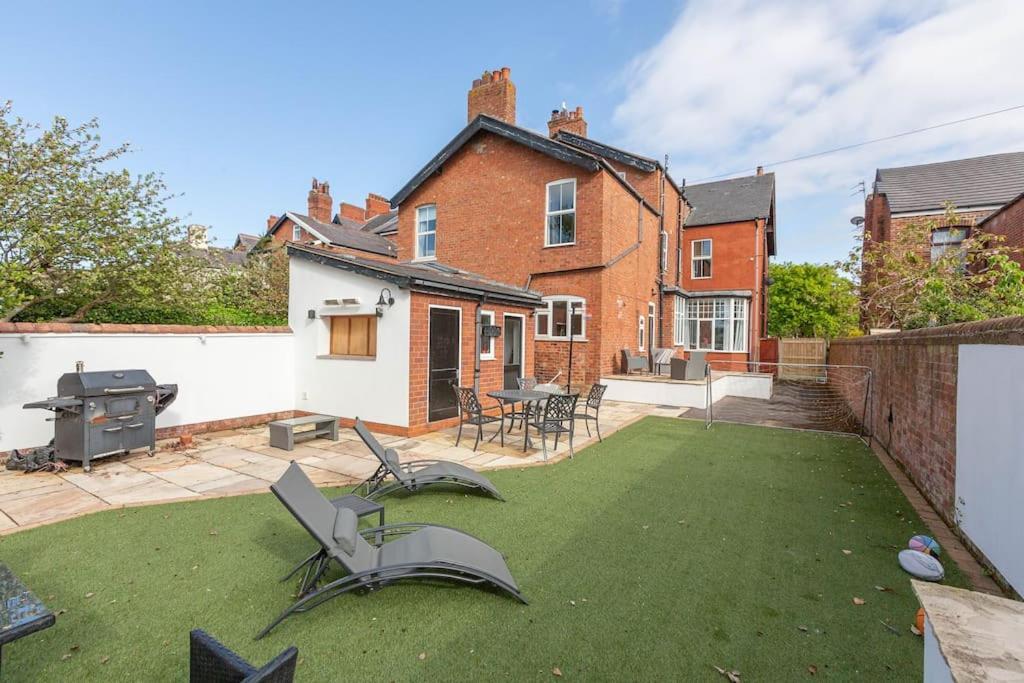 The Hot Tub Townhouse By Holiday Heim Lytham St Annes Kültér fotó