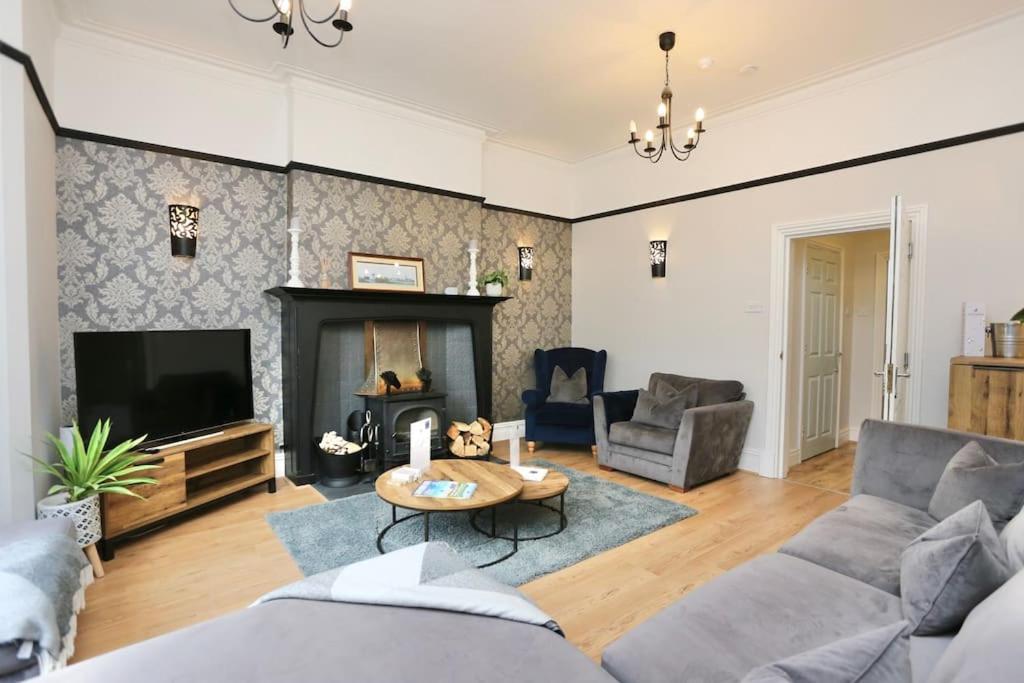 The Hot Tub Townhouse By Holiday Heim Lytham St Annes Kültér fotó