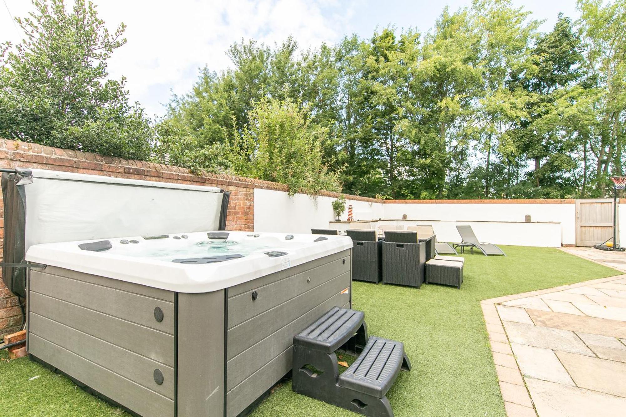 The Hot Tub Townhouse By Holiday Heim Lytham St Annes Kültér fotó